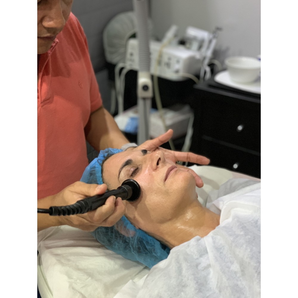 Rejuvenecimiento y radiofrecuencia facial en Kokoro peluquería y estética en Valladolid