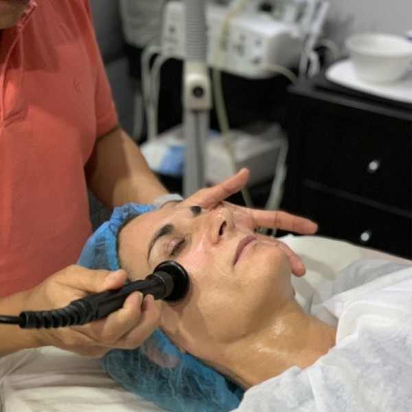 Rejuvenecimiento y radiofrecuencia facial en Kokoro peluquería y estética en Valladolid